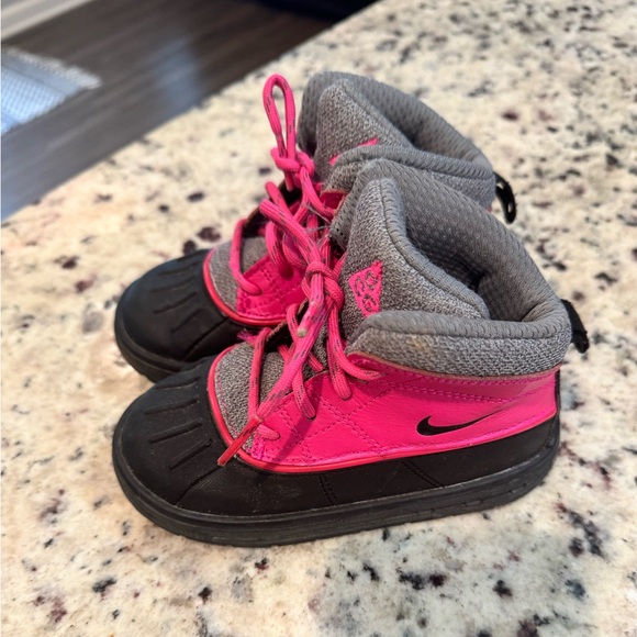 Nike 8c Boots - Picture 1 of 1